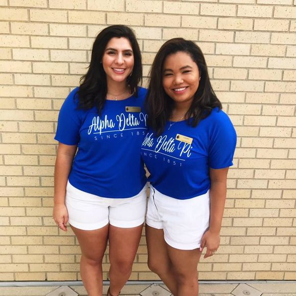 Meet your Posher, Lauren - Picture 1 of 1